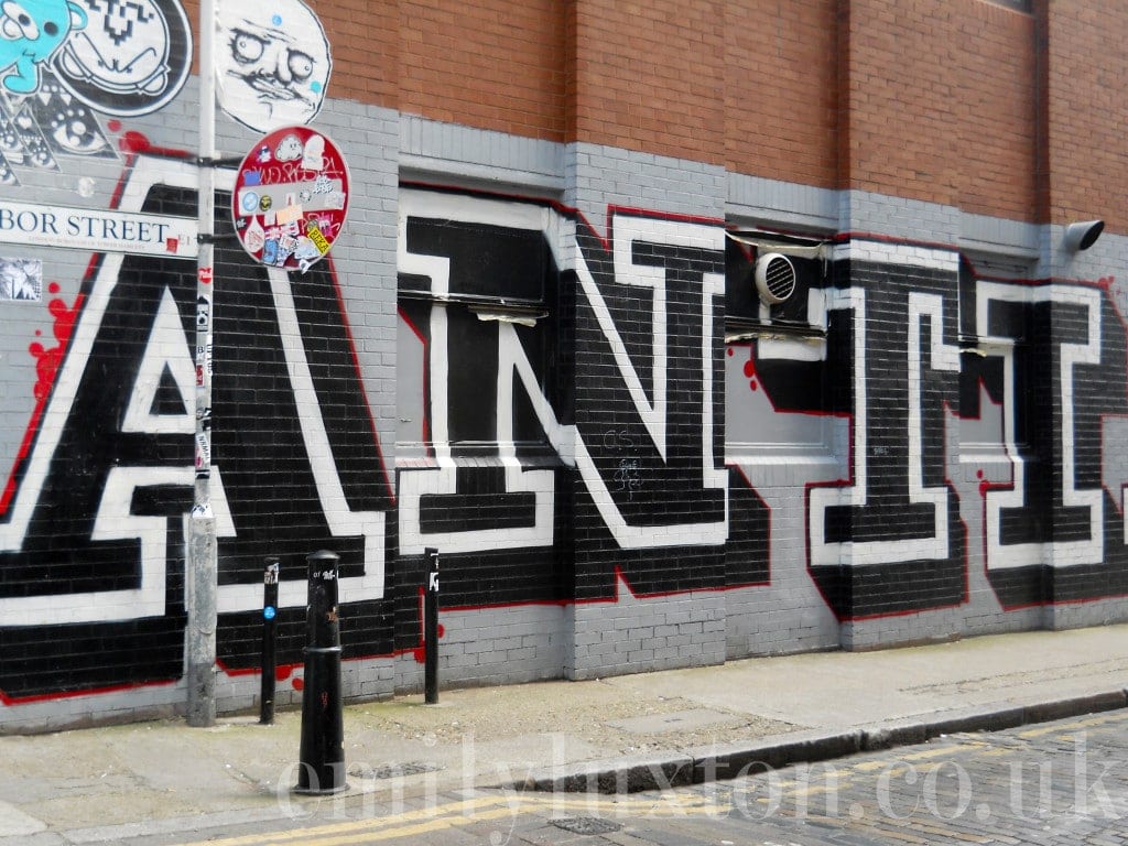 East London Walking Tour - Slums & Street Art Self Guided Walking Tour