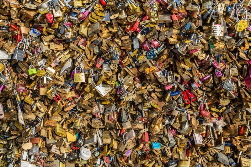 are love locks vandalism