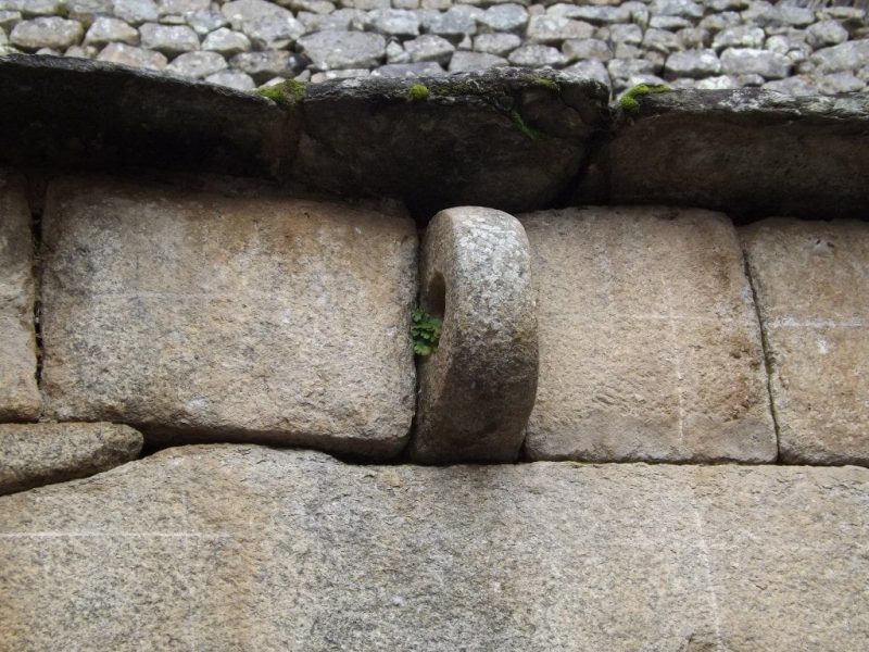 Machu Picchu, door hinge