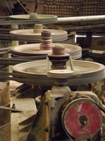 Mining machinery with several wheels turning belts.