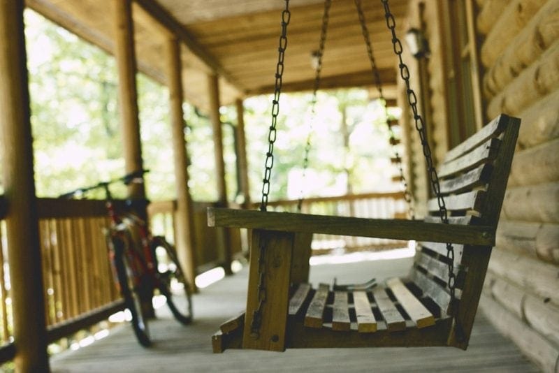 swinging-chair-log-cabin