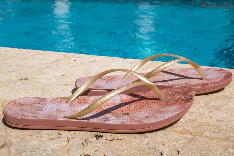 comfortable flip flops for travelling