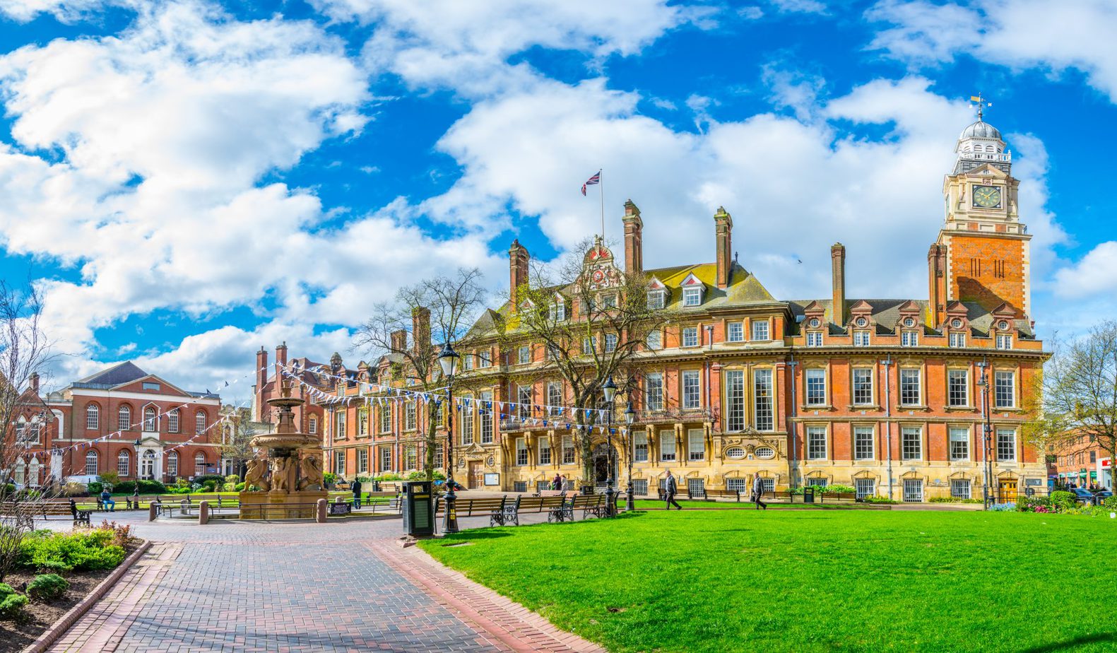 26 Places to Visit in the Midlands, England - East, West & the Peak 