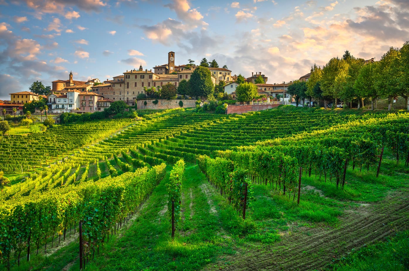6 Italian Sparkling Wine Regions You Need to Visit!
